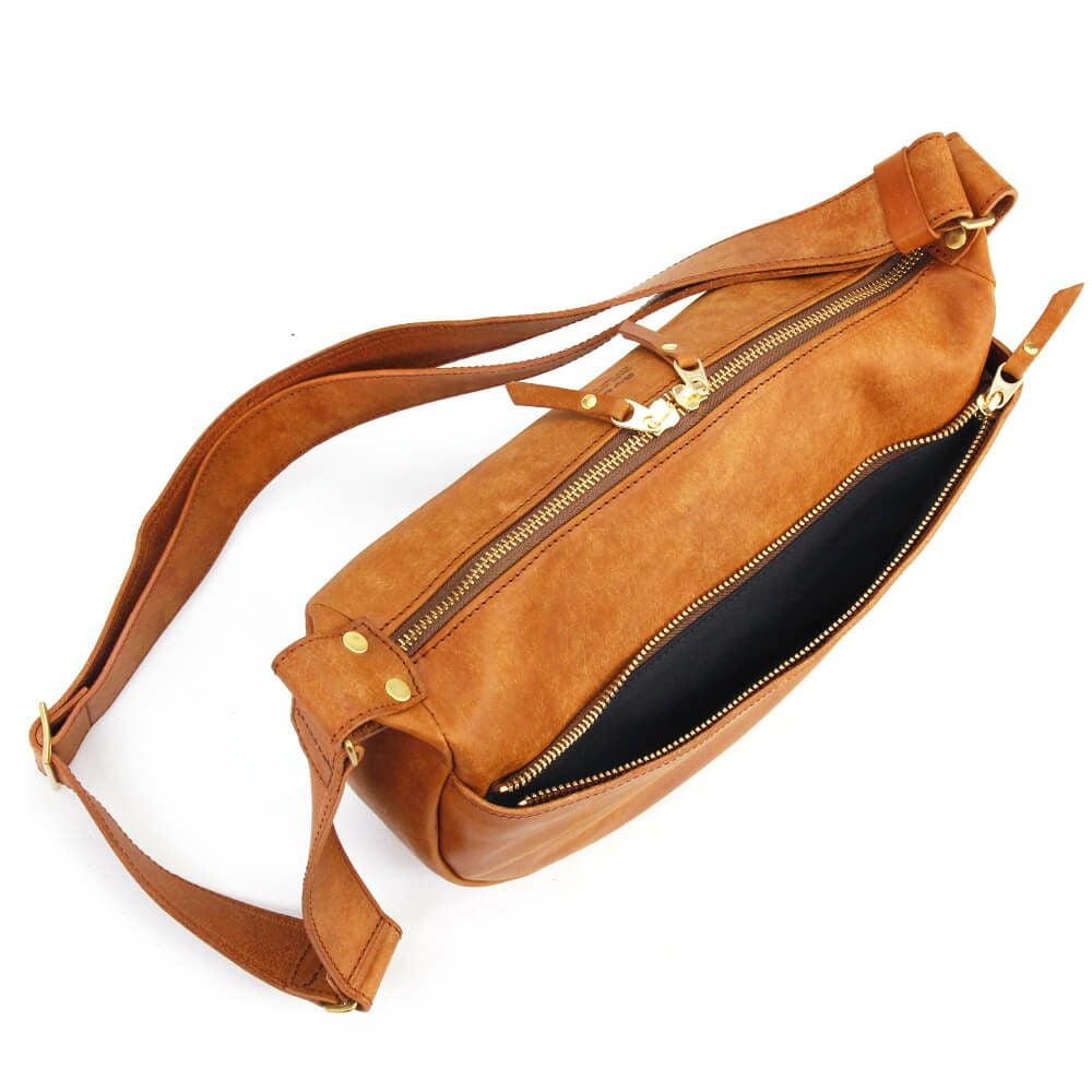 Ryu] MOON SHOULDER BAG (M) | Ryu(リュウ)公式ECサイト／Wath'z